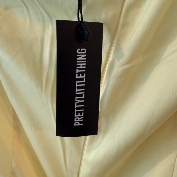 PrettyLittleThing women’s Asymmetrical butter Yellow Dress silk size 10 - Picture 4 of 6